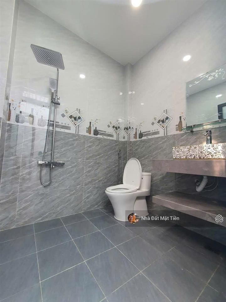 Hot  nhà 02 lầu + sân thượng dt 4x40m (5pn) mặt tiền trần văn mười, gần chợ đại hải h.môn