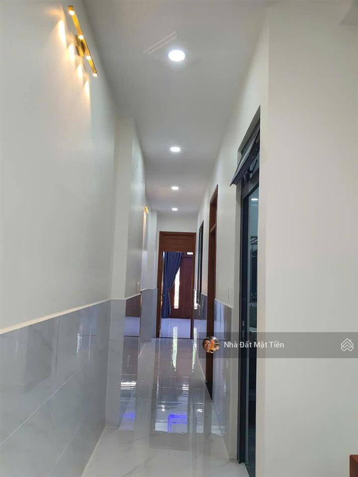 Hot  nhà 02 lầu + sân thượng dt 4x40m (5pn) mặt tiền trần văn mười, gần chợ đại hải h.môn