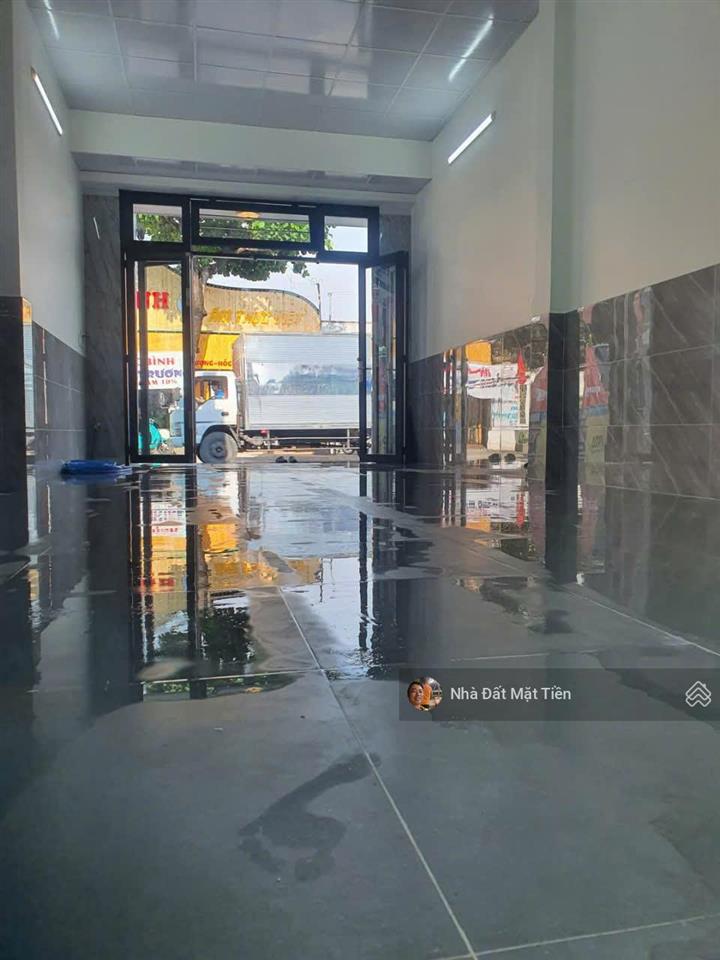 Hot  nhà 02 lầu + sân thượng dt 4x40m (5pn) mặt tiền trần văn mười, gần chợ đại hải h.môn