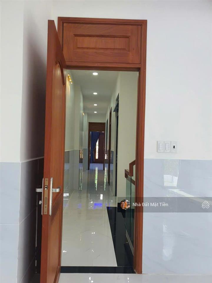 Hot  nhà 02 lầu + sân thượng dt 4x40m (5pn) mặt tiền trần văn mười, gần chợ đại hải h.môn