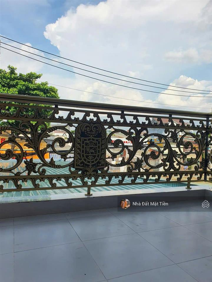 Hot  nhà 02 lầu + sân thượng dt 4x40m (5pn) mặt tiền trần văn mười, gần chợ đại hải h.môn