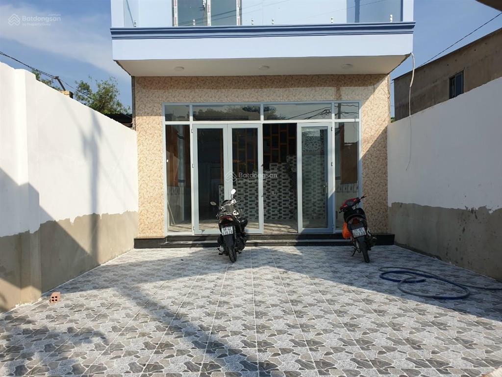 Nhà 2 lầu dt 6x22, mặt tiền huỳnh thị mài, gần trường tiểu học tân hiệp hóc môn