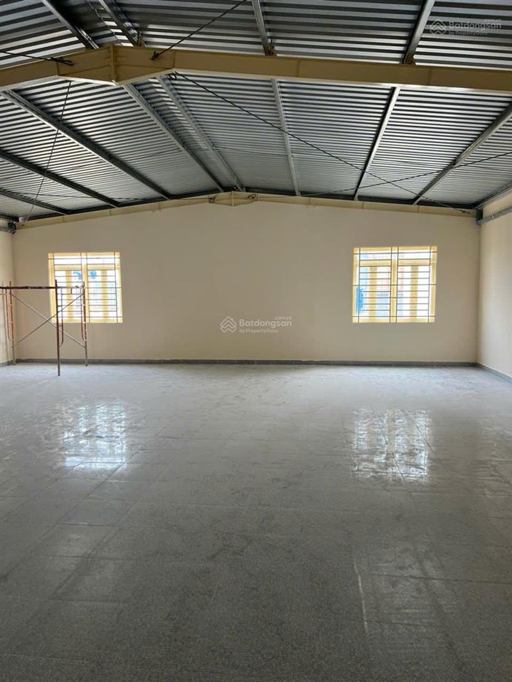 Xưởng bán dt 10x45m, 01 lầu, mặt tiền kênh xts 38 đang làm 20m, gần chợ chữ s