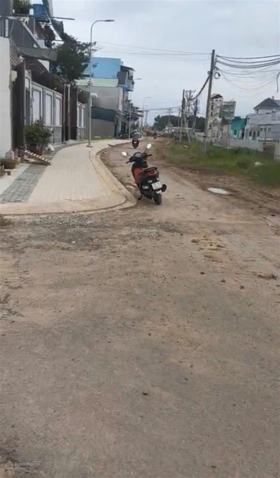 Xưởng bán dt 10x45m, 01 lầu, mặt tiền kênh xts 38 đang làm 20m, gần chợ chữ s