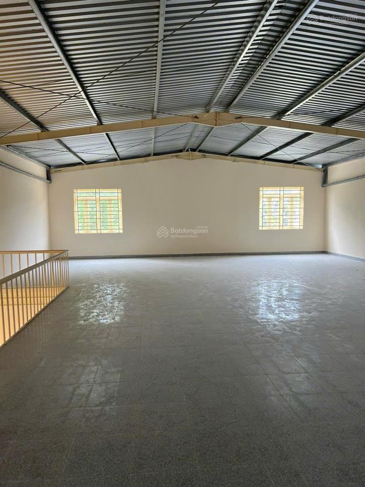 Xưởng bán dt 10x45m, 01 lầu, mặt tiền kênh xts 38 đang làm 20m, gần chợ chữ s