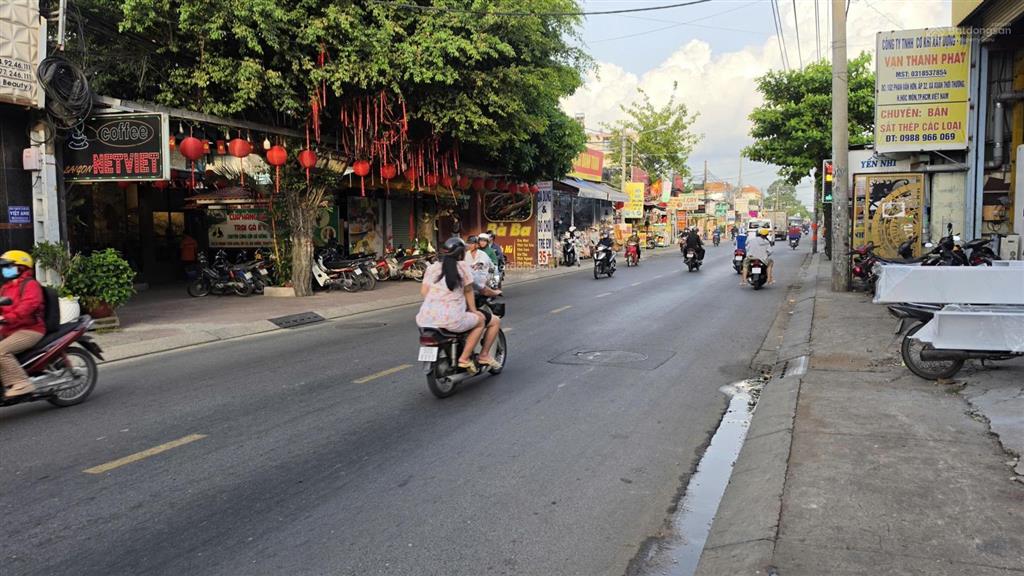 Hot  bán gấp nhà 6m x 40m, mặt tiền phan văn hớn, gần công viên sinh thái