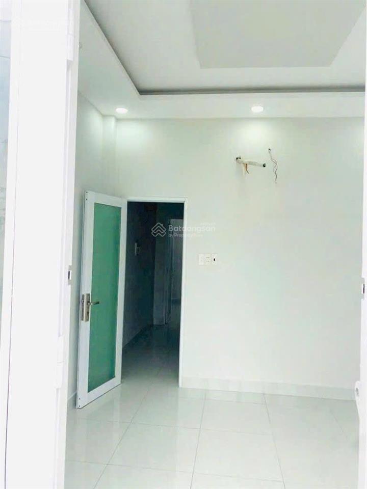Nhỉnh 5 tỷ  nhà 2 tầng còn mới  48m2  mặt tiền kinh doanh đa ngành khu vip tên lửa  bình tân