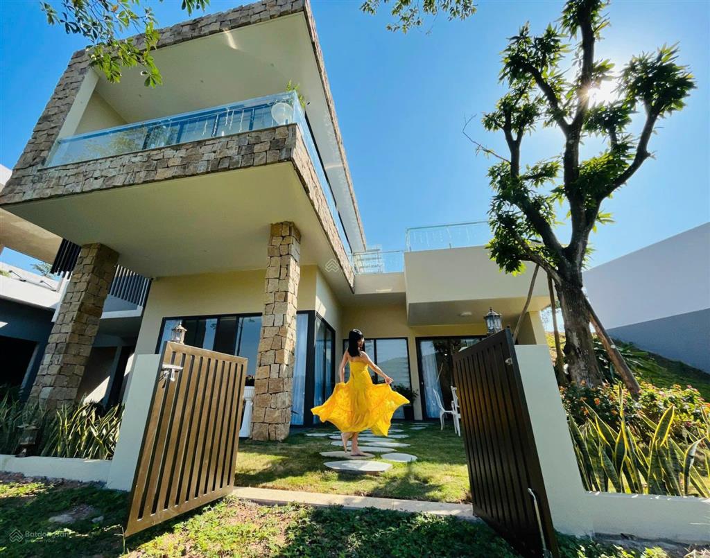 Bán gấp biệt thự mặt hồ phân khu venus  flamingo đại lải resort