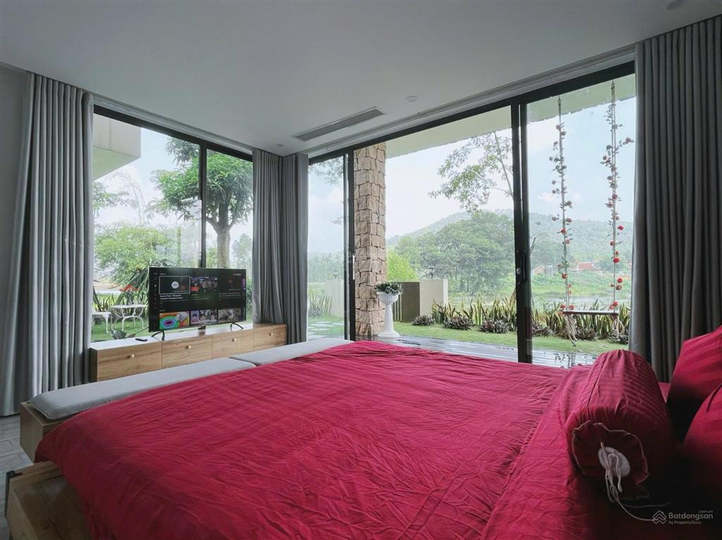 Bán gấp biệt thự mặt hồ phân khu venus  flamingo đại lải resort