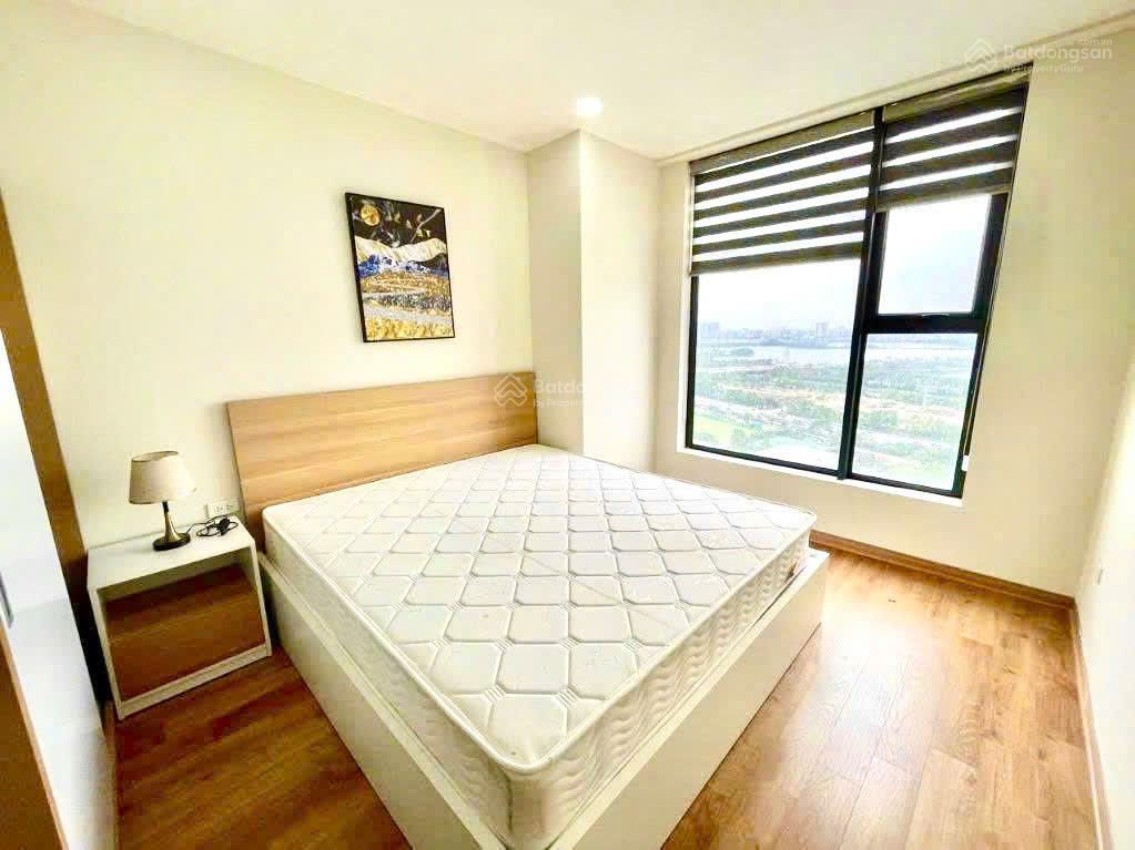 Cho thuê căn 3pn 2wc tại rose town 79 ngọc hồi, giá 12 triệu, 93m2, view đẹp ở luôn