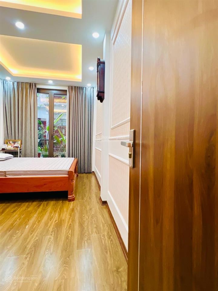 Căn hộ dịch vụ đống đa, hàng hiếm, giá đầu tư, 87m2, 11 phòng khép kín, ô tô vào nhà, 20tỷ