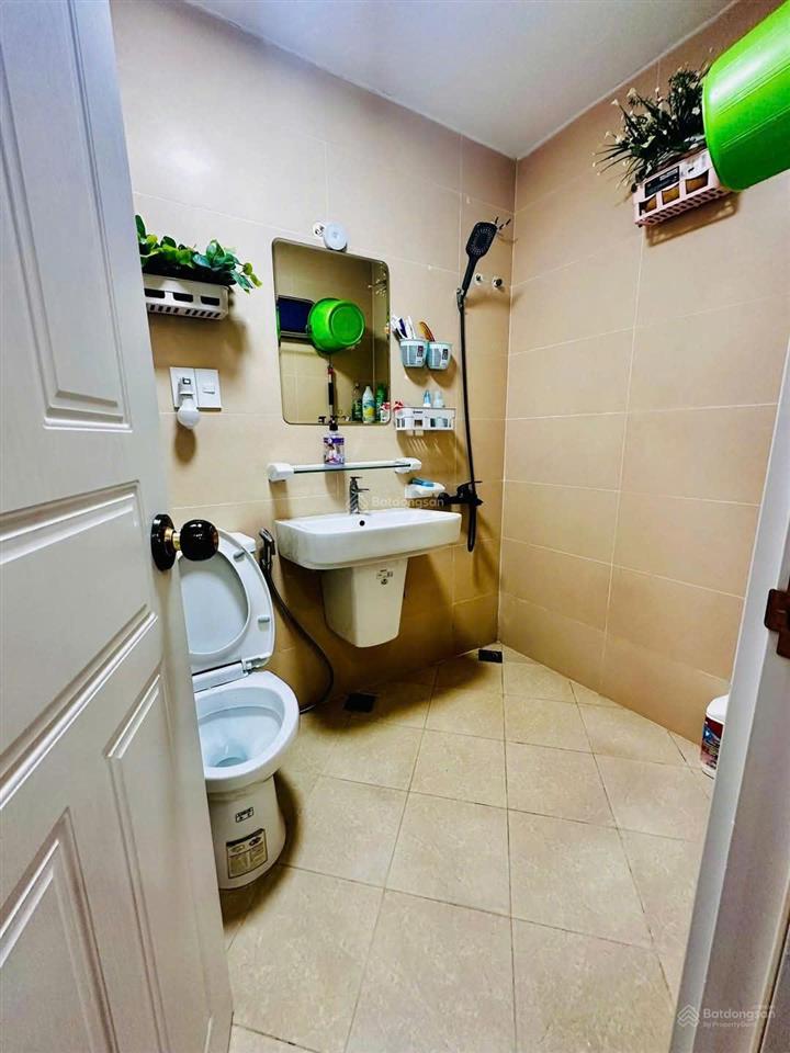 Bán căn hộ hoàng kim thế gia sổ hồng lâu dài. 60m2  2pn  2wc, giá bán 2.9 tỷ.