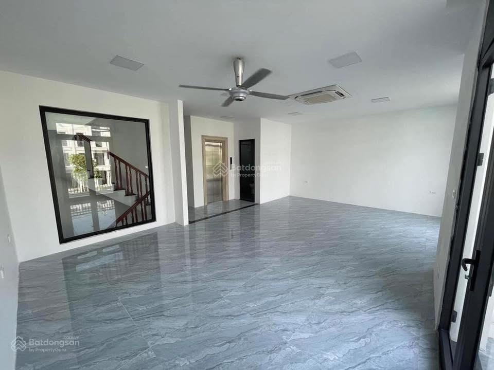 Chính chủ tìm khách thuê biệt thự vị trí cực đẹp mặt đường  vinhomes ocp1 gia lâm chỉ 20 triệu