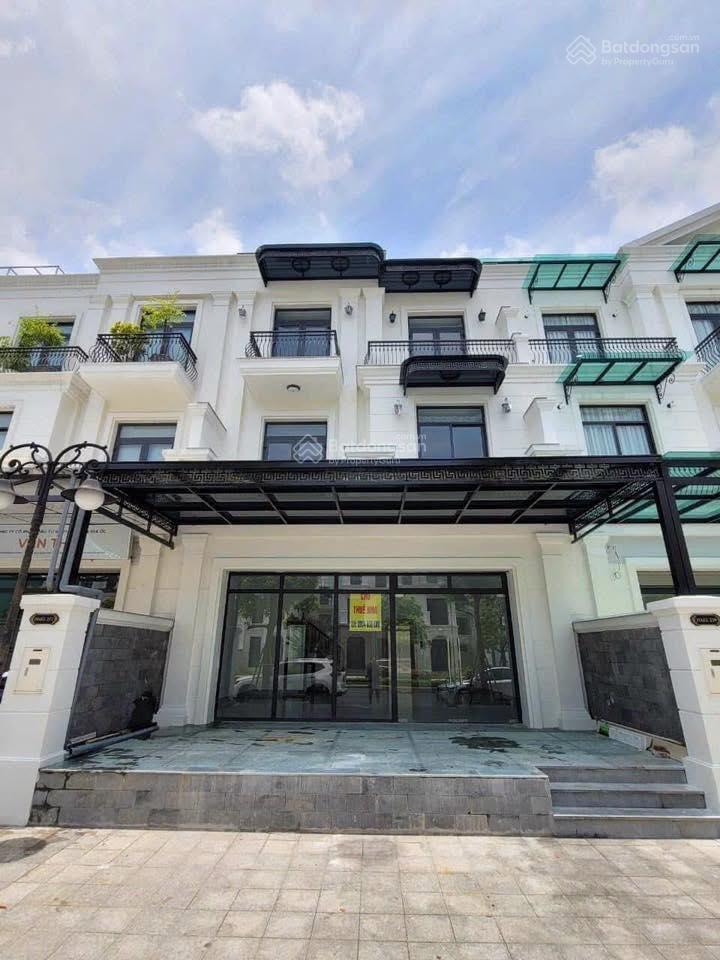 Chính chủ tìm khách thuê biệt thự vị trí cực đẹp mặt đường  vinhomes ocp1 gia lâm chỉ 20 triệu