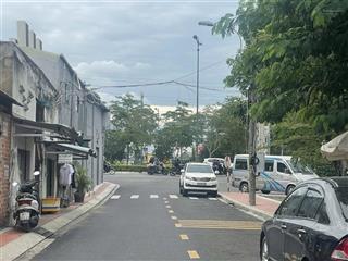 Lô góc hiệp bình chánh  370m ngang 14m nở hậu 24m  đường xe tải  view công viên  thu 70tr/th