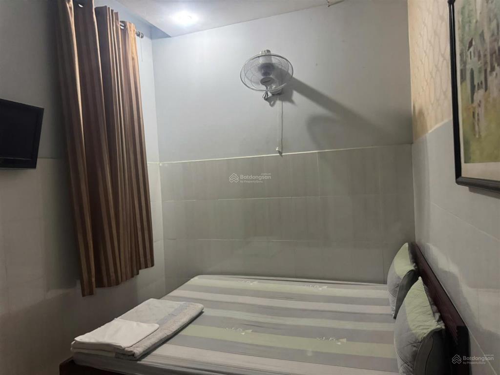 Nhà nghỉ ngay trung tâm biên hòa, 150m, 6 tầng, thang máy, 19 phòng, dòng tiền ~100tr/th