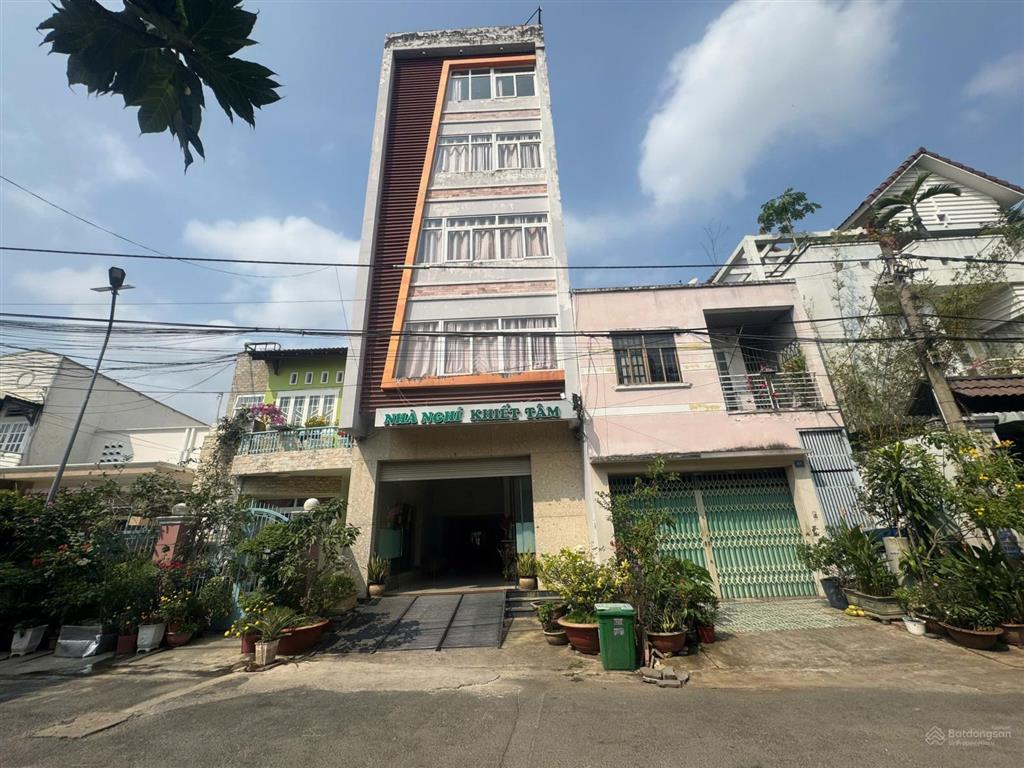 Nhà nghỉ ngay trung tâm biên hòa, 150m, 6 tầng, thang máy, 19 phòng, dòng tiền ~100tr/th