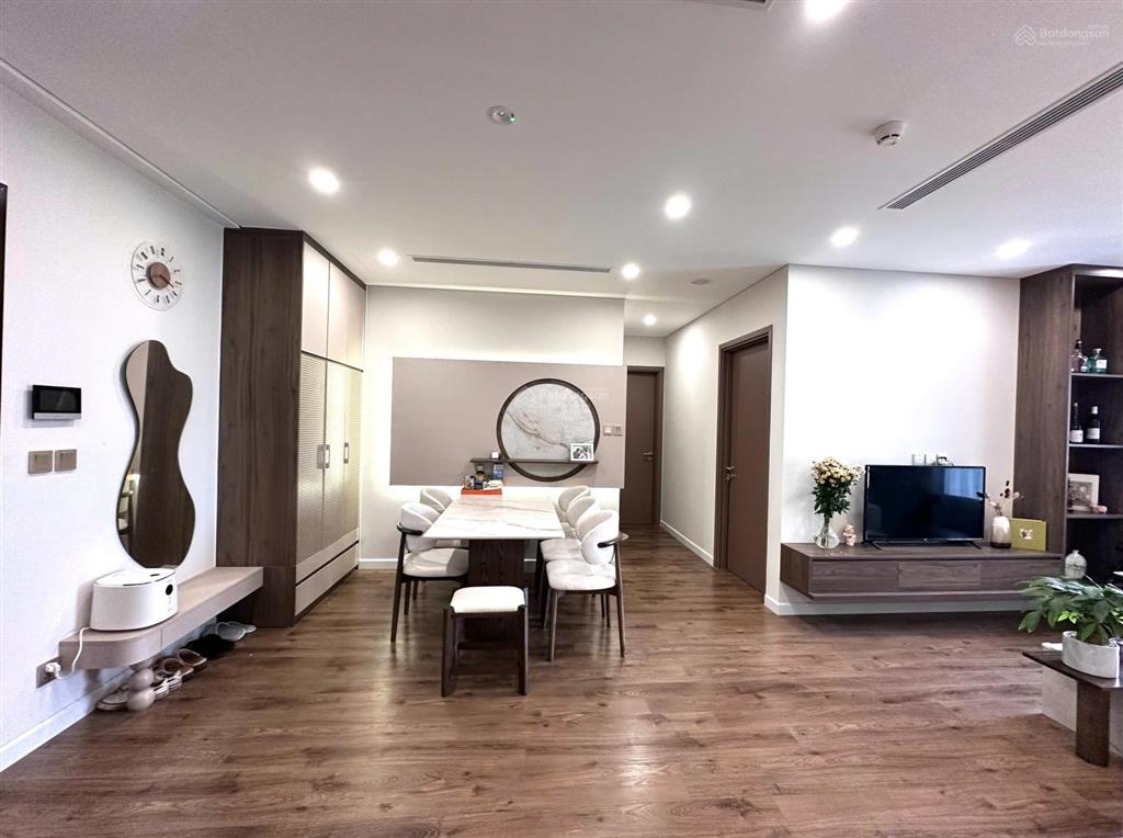 Cho thuê sky park số 3 tôn thất thuyết 86m 2pn + 1đn  2wc full nt đẹp. giá 19 tr/th.  0822 511 ***