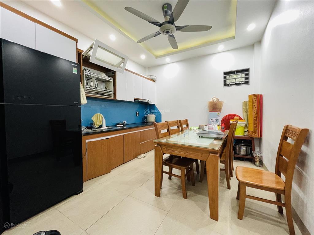 Bán nhà đại từ, linh đàm. dt 46m2, 5 tầng, giá còn 8.58 tỷ, nhà 2 thoáng, view hồ, ở hoặc cho thuê