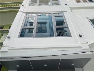 Bán nhà đường láng, đống đa, cạnh trường gtvt, ô tô tránh, dt 37m2, 5 tầng thang máy, giá tốt