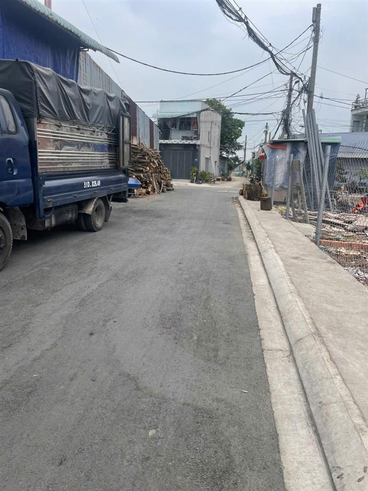 Bán đất giá tốt nhất thị trường 5x23m giá 3,75 tỷ Đường nhựa 6m gần Lê Văn