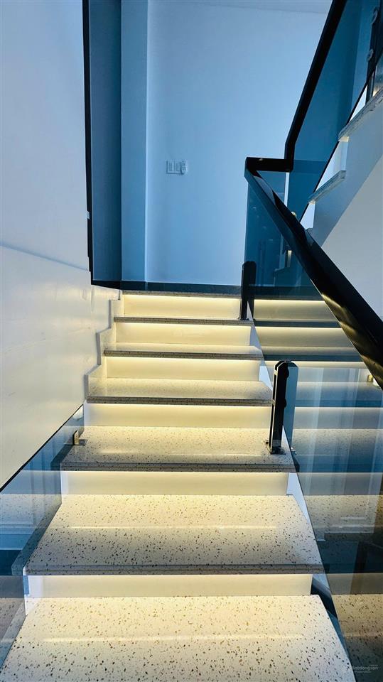 Chính chủ cắt lỗ căn nhà 04 tầng  full nội thất gần cầu kiến an. nhà xây mới, độc lập
