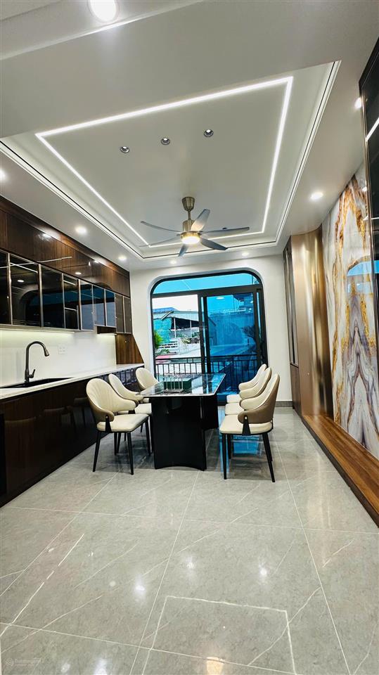 Chính chủ cắt lỗ căn nhà 04 tầng  full nội thất gần cầu kiến an. nhà xây mới, độc lập