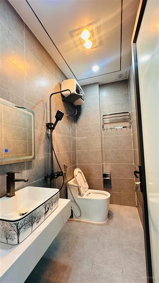 Chính chủ cắt lỗ căn nhà 04 tầng  full nội thất gần cầu kiến an. nhà xây mới, độc lập