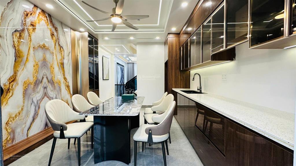 Chính chủ cắt lỗ căn nhà 04 tầng  full nội thất gần cầu kiến an. nhà xây mới, độc lập