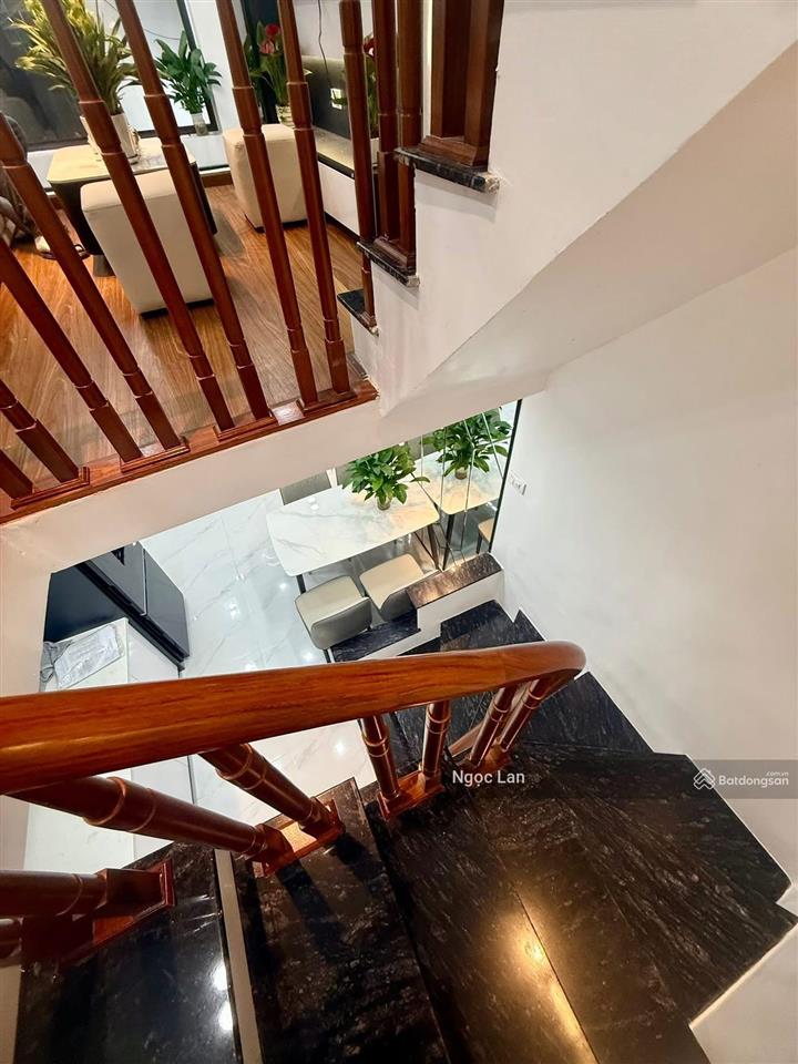 Đường láng nhà đẹp 30m x 6 tầng sổ đỏ đẹp đống đa full nội thất , ngõ thông gần phố, thông láng hạ