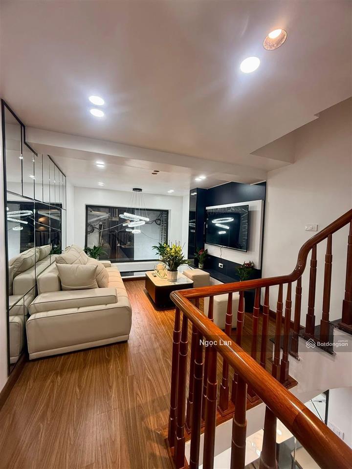 Đường láng nhà đẹp 30m x 6 tầng sổ đỏ đẹp đống đa full nội thất , ngõ thông gần phố, thông láng hạ