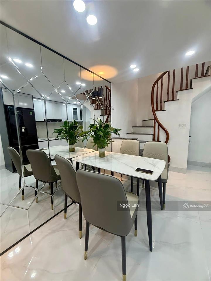 Đường láng nhà đẹp 30m x 6 tầng sổ đỏ đẹp đống đa full nội thất , ngõ thông gần phố, thông láng hạ