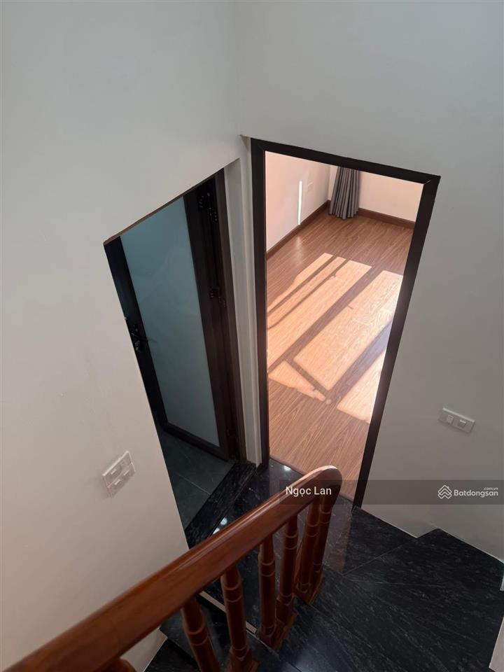 Đường láng nhà đẹp 30m x 6 tầng sổ đỏ đẹp đống đa full nội thất , ngõ thông gần phố, thông láng hạ