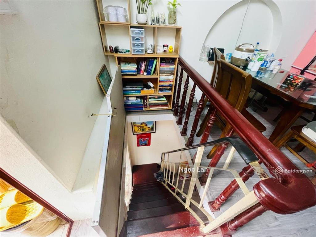 Bán nhà gần 3 tỷ phố trương định  sổ đỏ tập thể 70 m2 tầng 2 ô tô vào tận nơi, nhà đẹp có vỉa hè