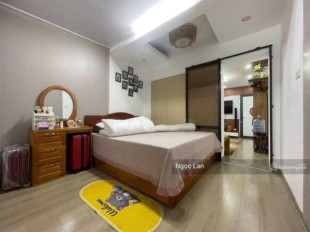 Phố vip, tập thể b16 kim liên 80 m2 sổ đỏ đống đa, lương đình của, phạm ngọc thạch ban công thoáng
