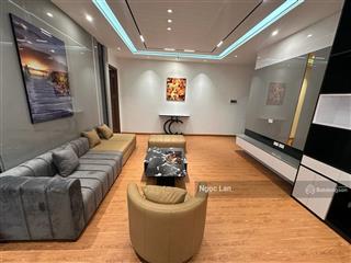 Bán căn hộ đẹp tầng 3 tập thể mặt phố phạm ngọc thạch 120 m2, nhà đẹp 3 ngủ ban công to sổ đỏ đ đa.