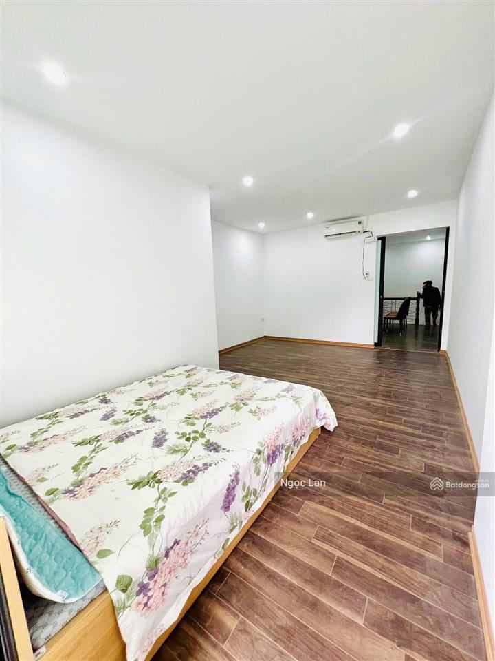 Hiếm lắm phố thái thịnh nhà 5 tỷ sổ đỏ 160 m2 (tầng 2 + 3) tập thể 6 ngủ full nhà cực đẹp 3 thoáng