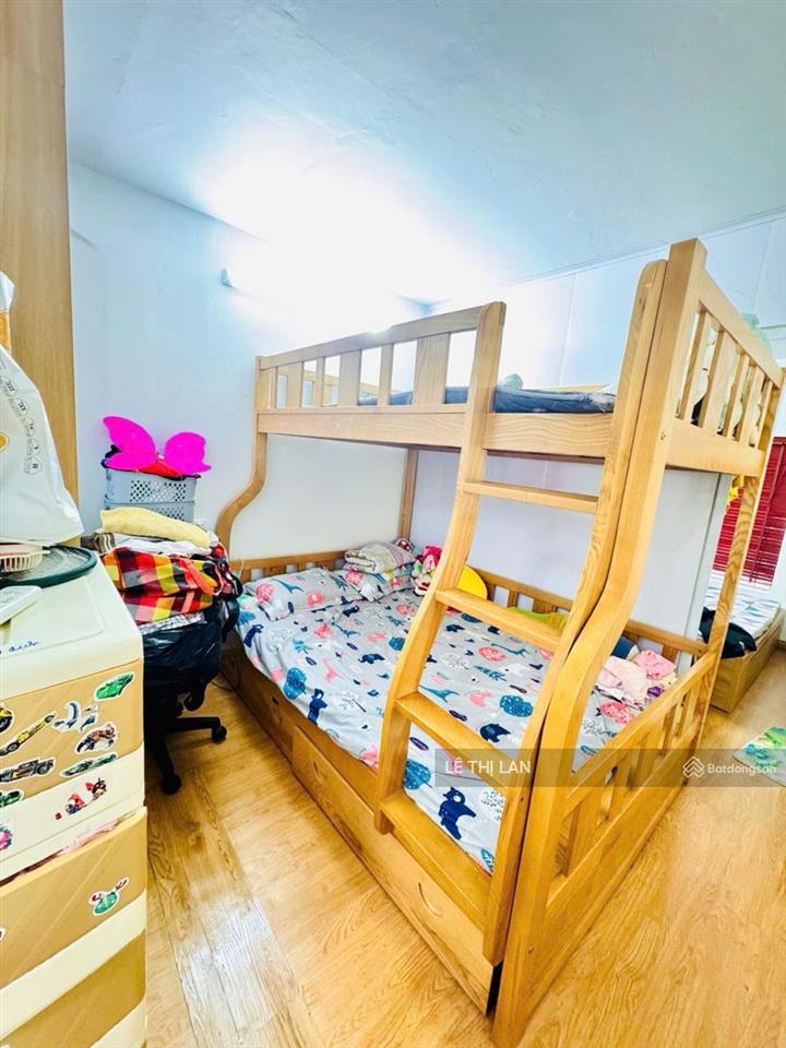 Nhà có 3 ban công sổ đỏ tập thể văn chương 41/80m2 lô góc 2 ngủ