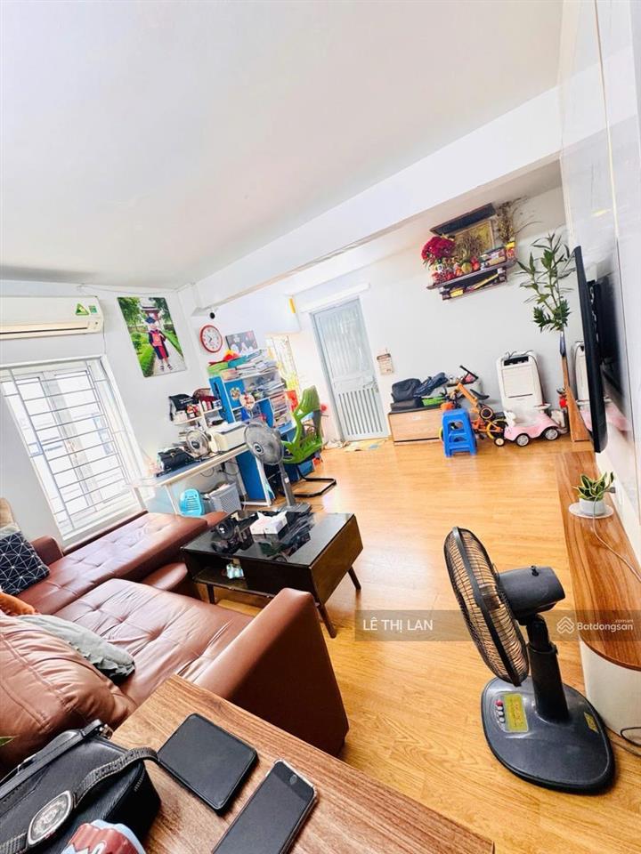 Nhà có 3 ban công sổ đỏ tập thể văn chương 41/80m2 lô góc 2 ngủ