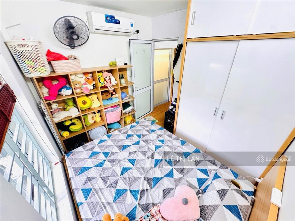 Nhà có 3 ban công sổ đỏ tập thể văn chương 41/80m2 lô góc 2 ngủ