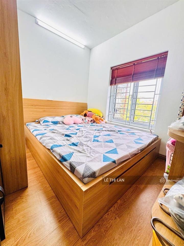 Nhà có 3 ban công sổ đỏ tập thể văn chương 41/80m2 lô góc 2 ngủ