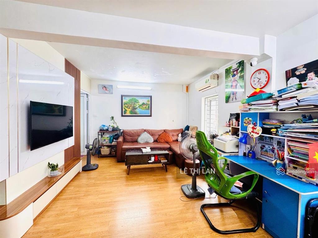 Nhà có 3 ban công sổ đỏ tập thể văn chương 41/80m2 lô góc 2 ngủ