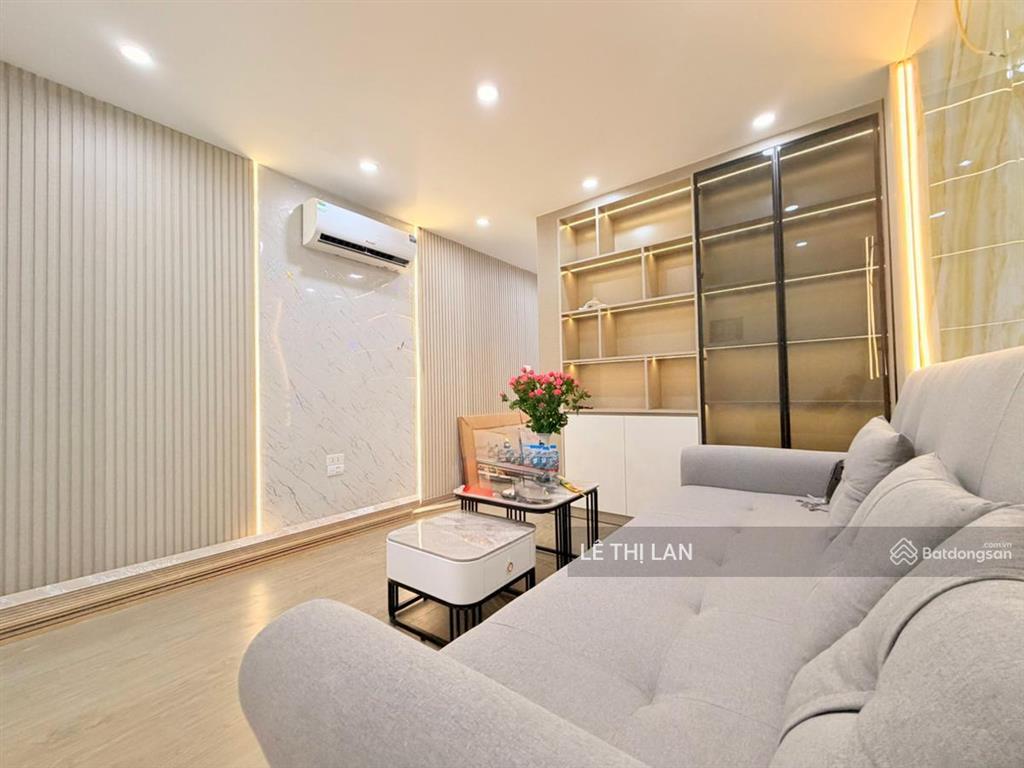 Tôn đức thắng 3,3 tỷ sổ đỏ 55 m2 tầng 1 tập thể ô tô đỗ cửa ở & kd full nội thất mới koong 2 ngủ to