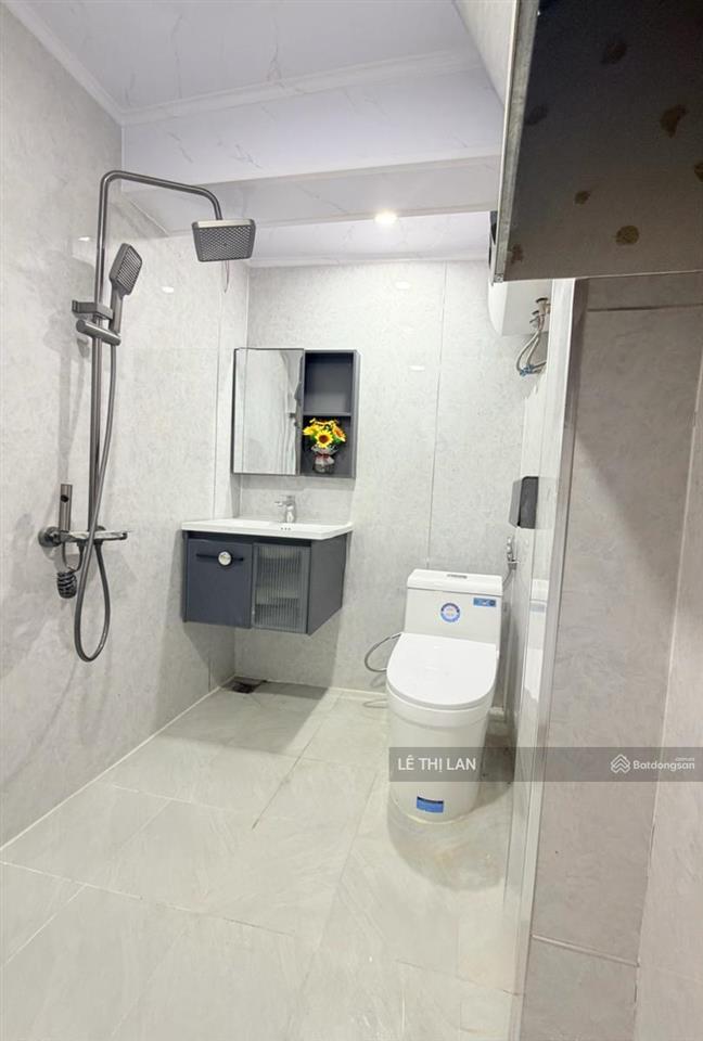 Tôn đức thắng 3,3 tỷ sổ đỏ 55 m2 tầng 1 tập thể ô tô đỗ cửa ở & kd full nội thất mới koong 2 ngủ to