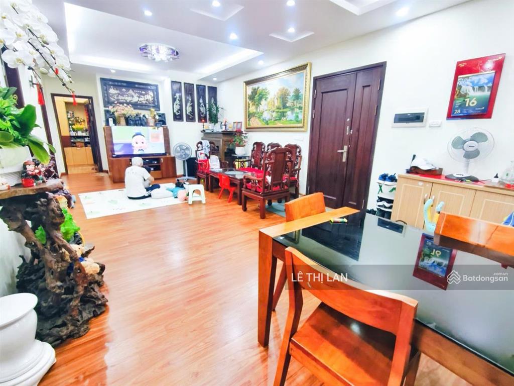 Tập thể tầng 2 tôn thất tùng 5 tỷ nhà đẹp sổ đỏ đống đa 35/120 m2 sử dụng 3 ngủ 2 vs.