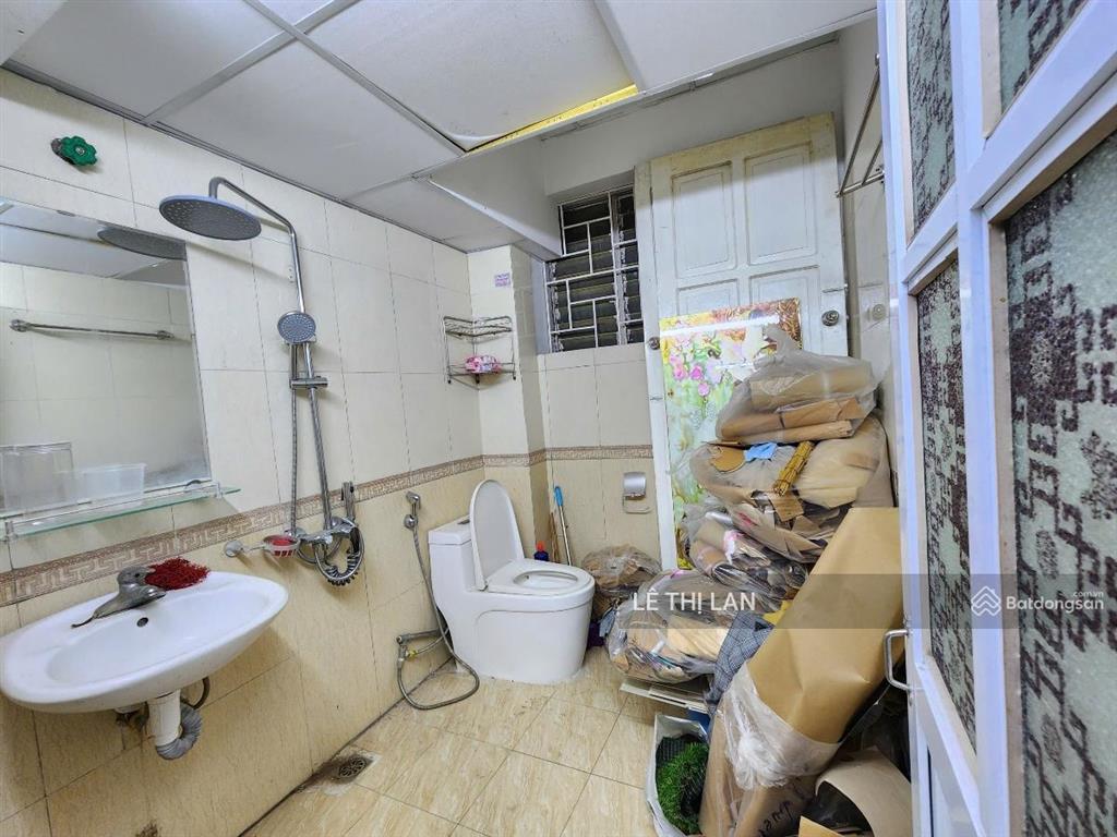 Gấp, nhà bán phố cổ lò sũ  tôn đản sổ đỏ hk 85 m2 tt 3 ngủ 2 vs sát mặt phố ô tô qua , làm homstay