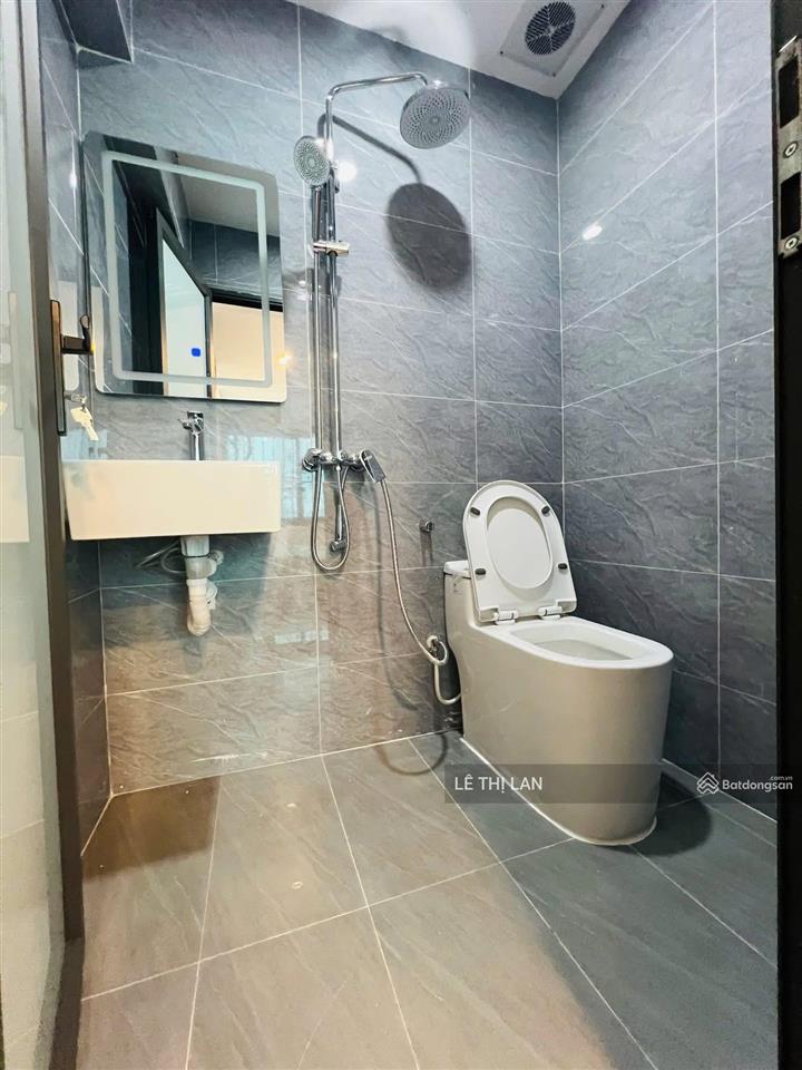 5 tỷ nhà đẹp phố nguyễn chí thanh sổ đỏ 30/90 m2 ô tô đỗ cửa full 3 ngủ 2 vs lô góc nhà đẹp ở luôn