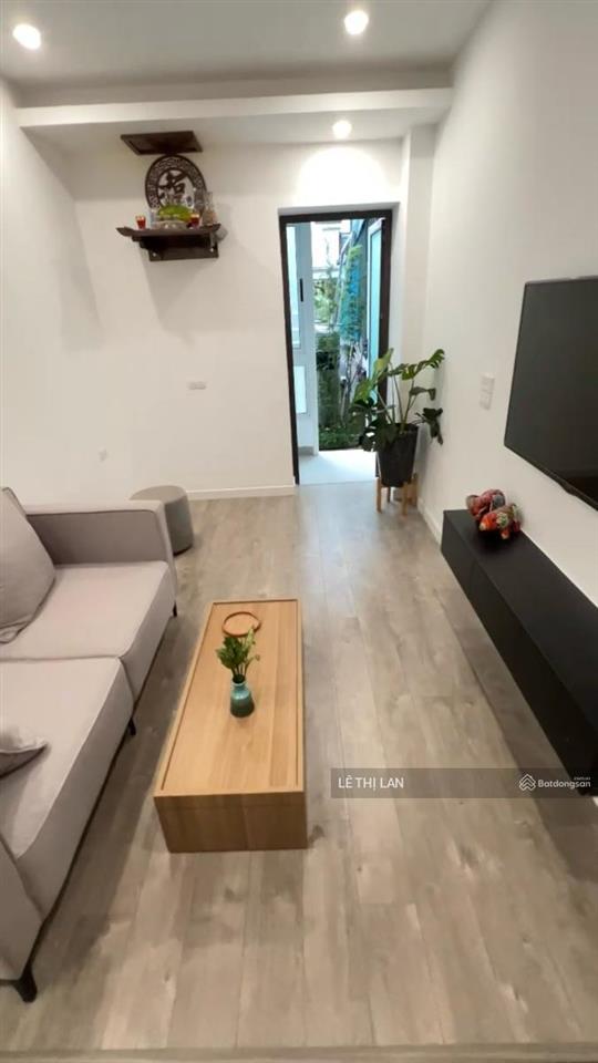 Bán nhà 4,99 tỷ tầng 2 mặt phố nguyên hồng bộ công an nam thành công 36/85m2 sổ đỏ đống đa 2 ngủ