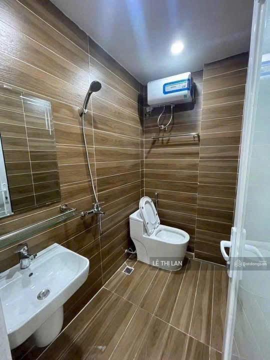 Bán nhà 4 tỷ tầng 3 tập thể phố quỳnh mai 36/80 m2 sổ đỏ hbt full 3 ngủ 2 vs ngõ thông ô tô đỗ cửa