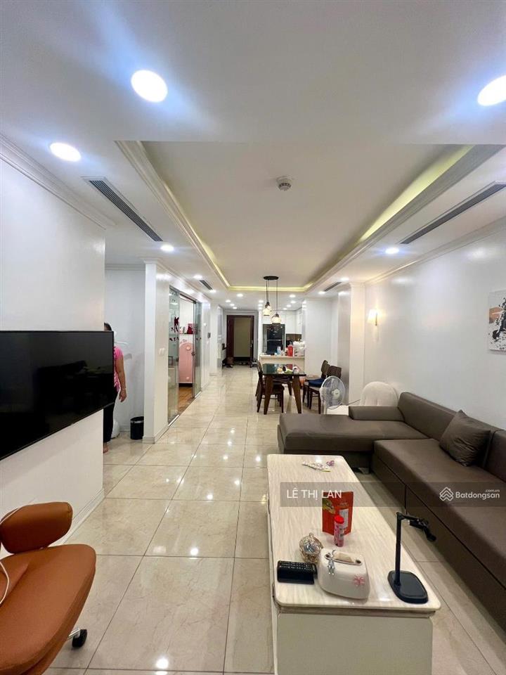 Duy nhất 80 m2 chung cư tầng đẹp phố chùa láng thang máy êm ru 2 ngủ 2 vs chỉ 7,5 tỷ sổ đỏ đống đa.